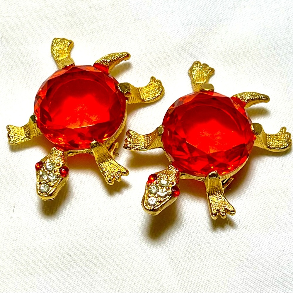 Vintage Turtle Duet Brooches Pins Gold Tone Large Orange Glass Center Stone
